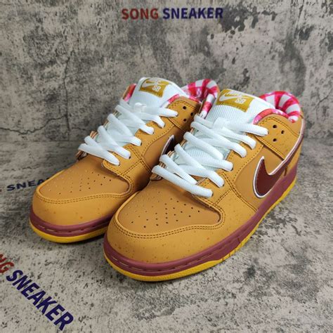 Nike low yellow lobster shoes